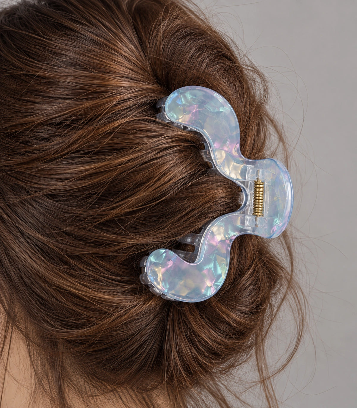 JIMIKI Iridescent S Shaped Hair Claw Clips in Blue, close-up detail #color_blue