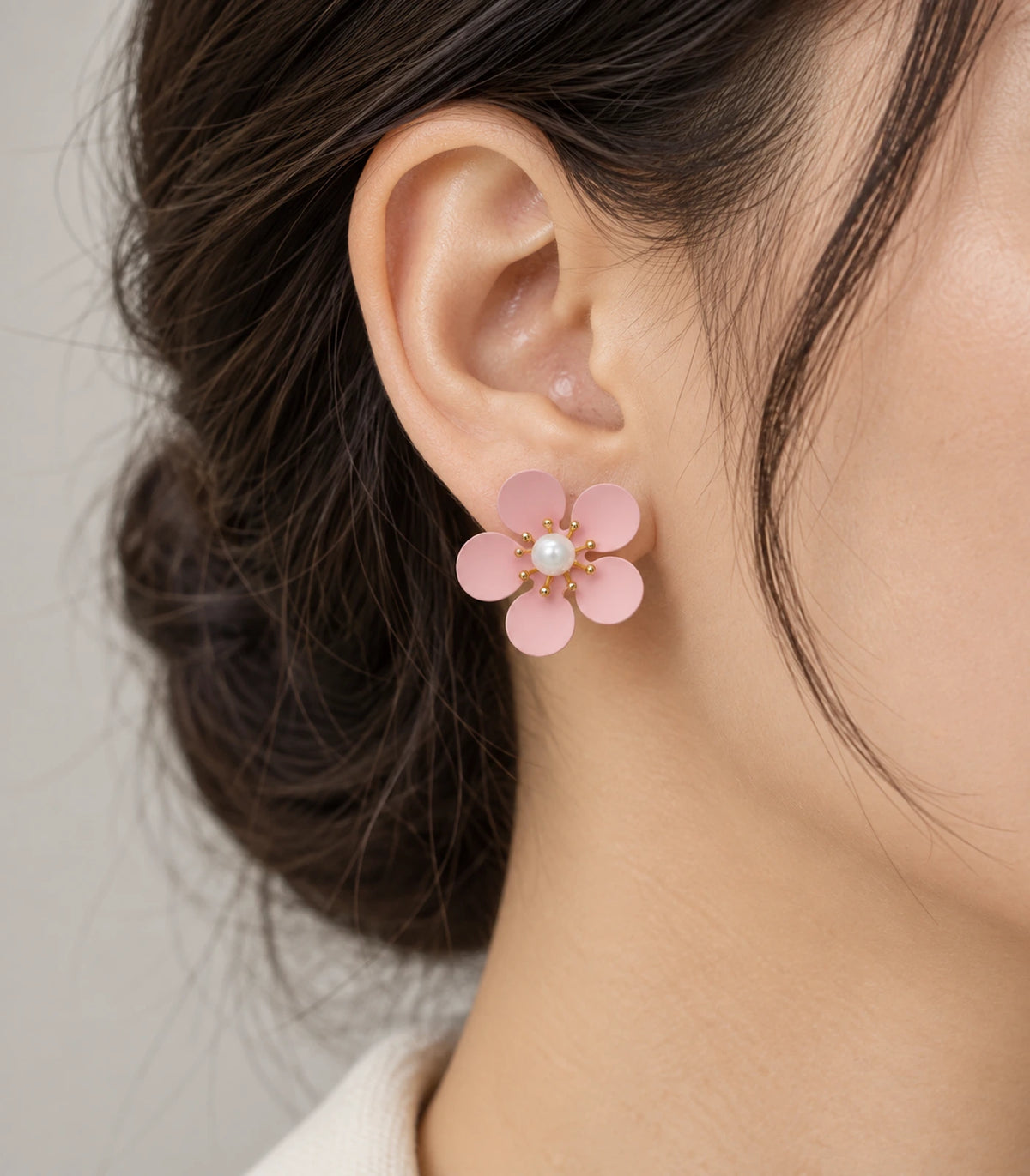 JIMIKI blush pink five-petal flower stud earrings with pearl-effect centre, flower stud worn on the earlobe #color_blush-pink