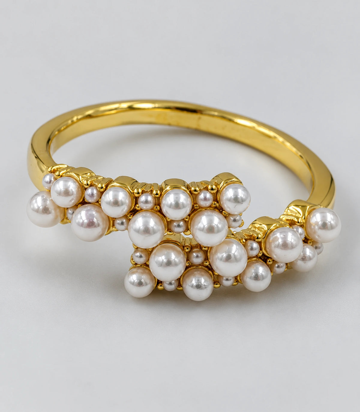 Close view of Gold Pearl Cluster Crossover Ring