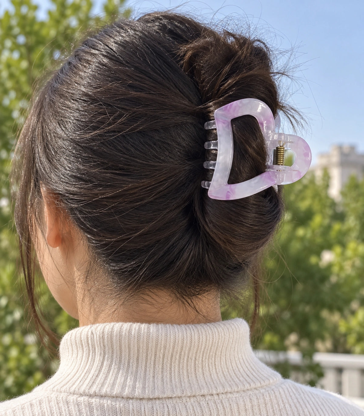JIMIKI Marbled Heart Hair Claw Clips in Lavender, editorial model view #color_lavender
