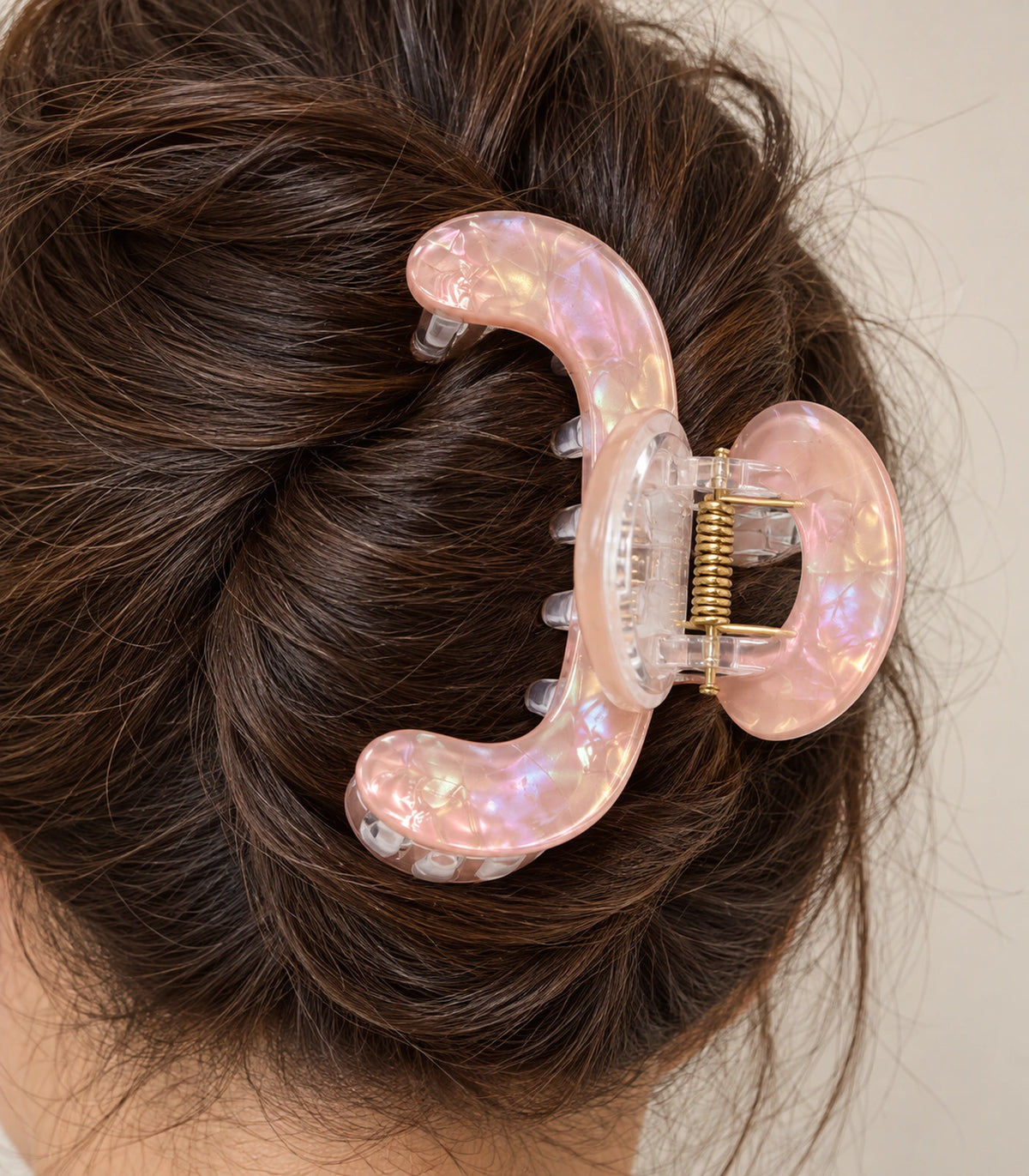 JIMIKI Iridescent S Shaped Hair Claw Clips in Peach, close-up detail #color_peach