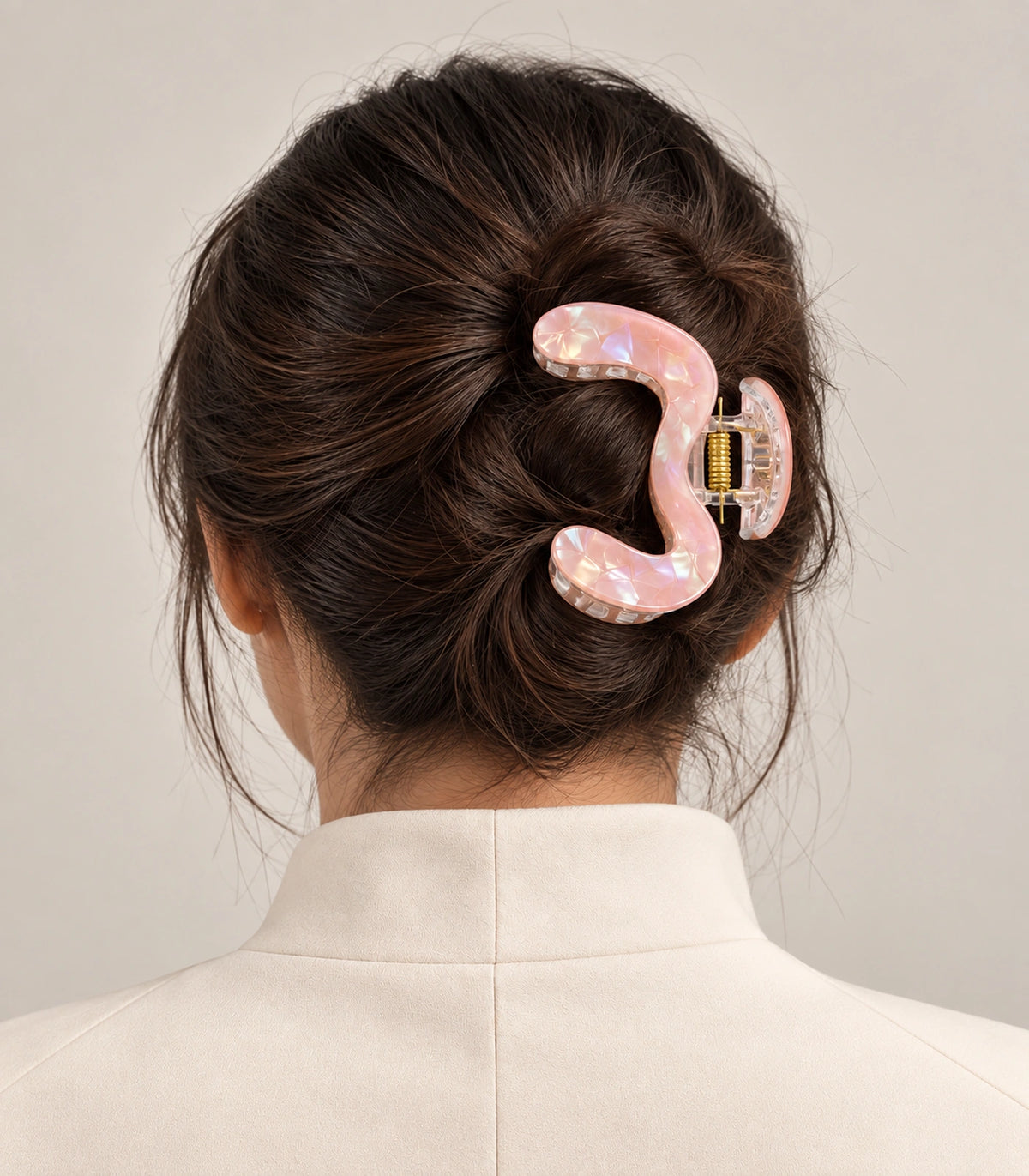 JIMIKI Iridescent S Shaped Hair Claw Clips in Peach, editorial model view #color_peach