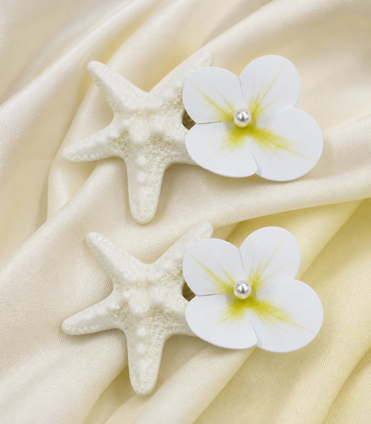 Close-up of the Pearly Starfish Flower Clip Pair details