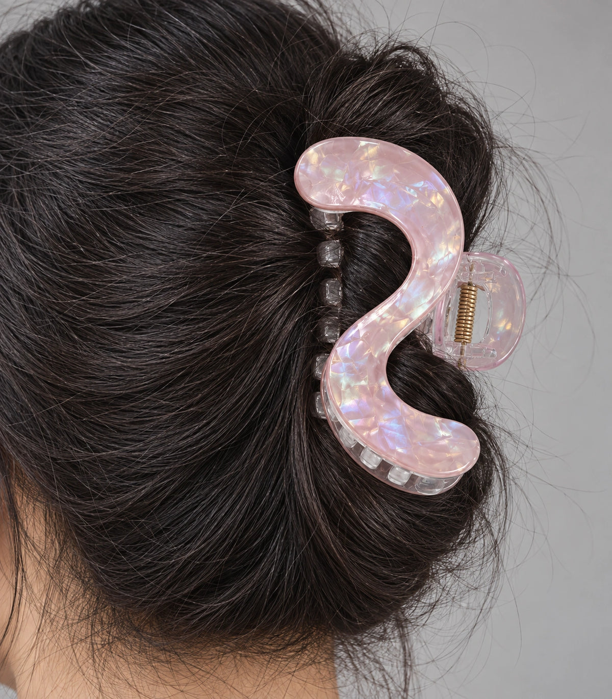 JIMIKI Iridescent S Shaped Hair Claw Clips in Pink, close-up detail #color_pink