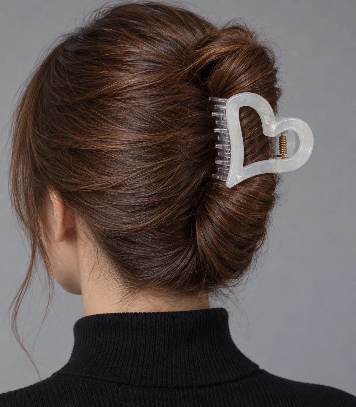 JIMIKI Marbled Heart Hair Claw Clips in White, model wearing view #color_white
