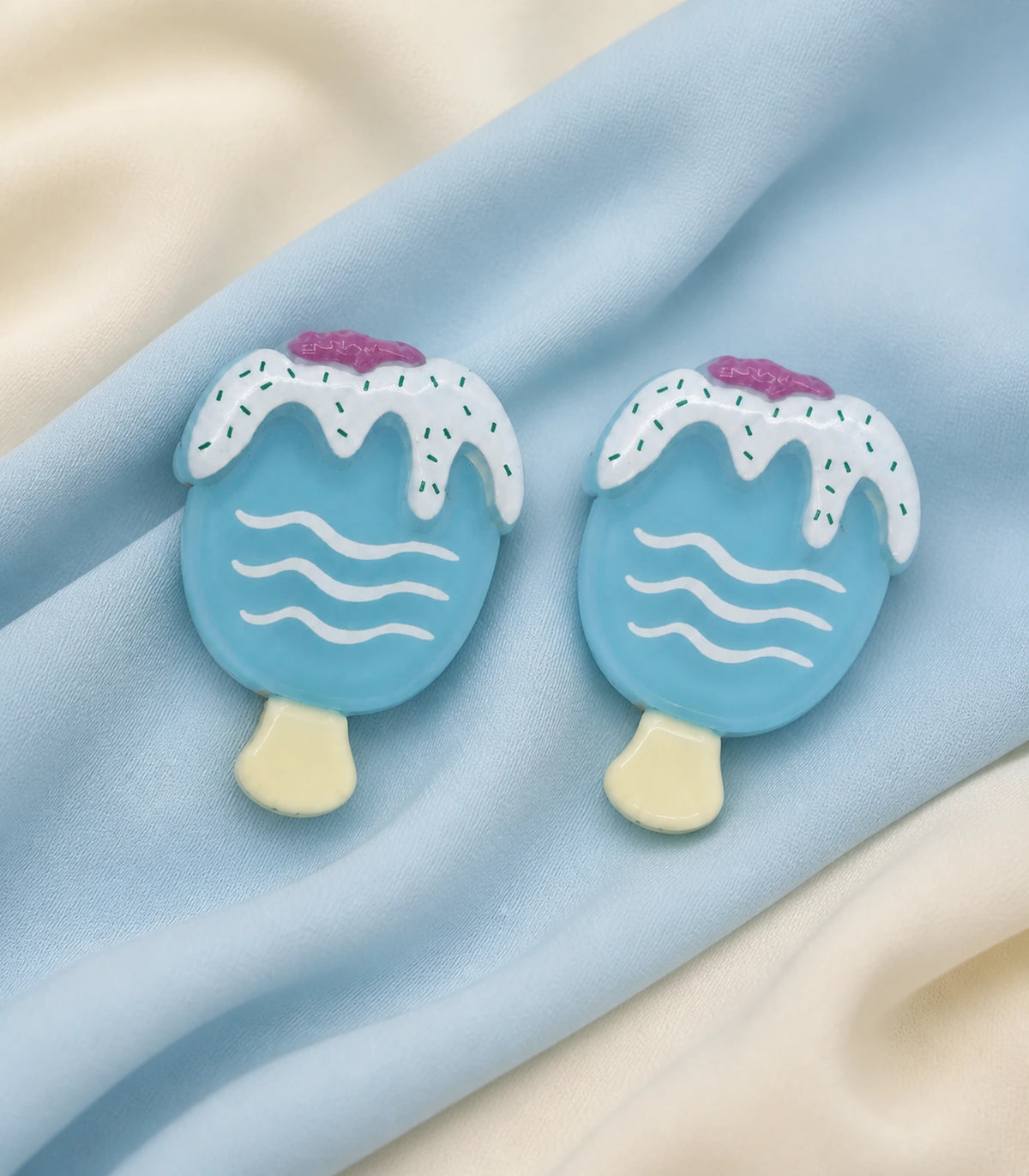 Close-up of the Blue Frosted Popsicle Clip Pair details