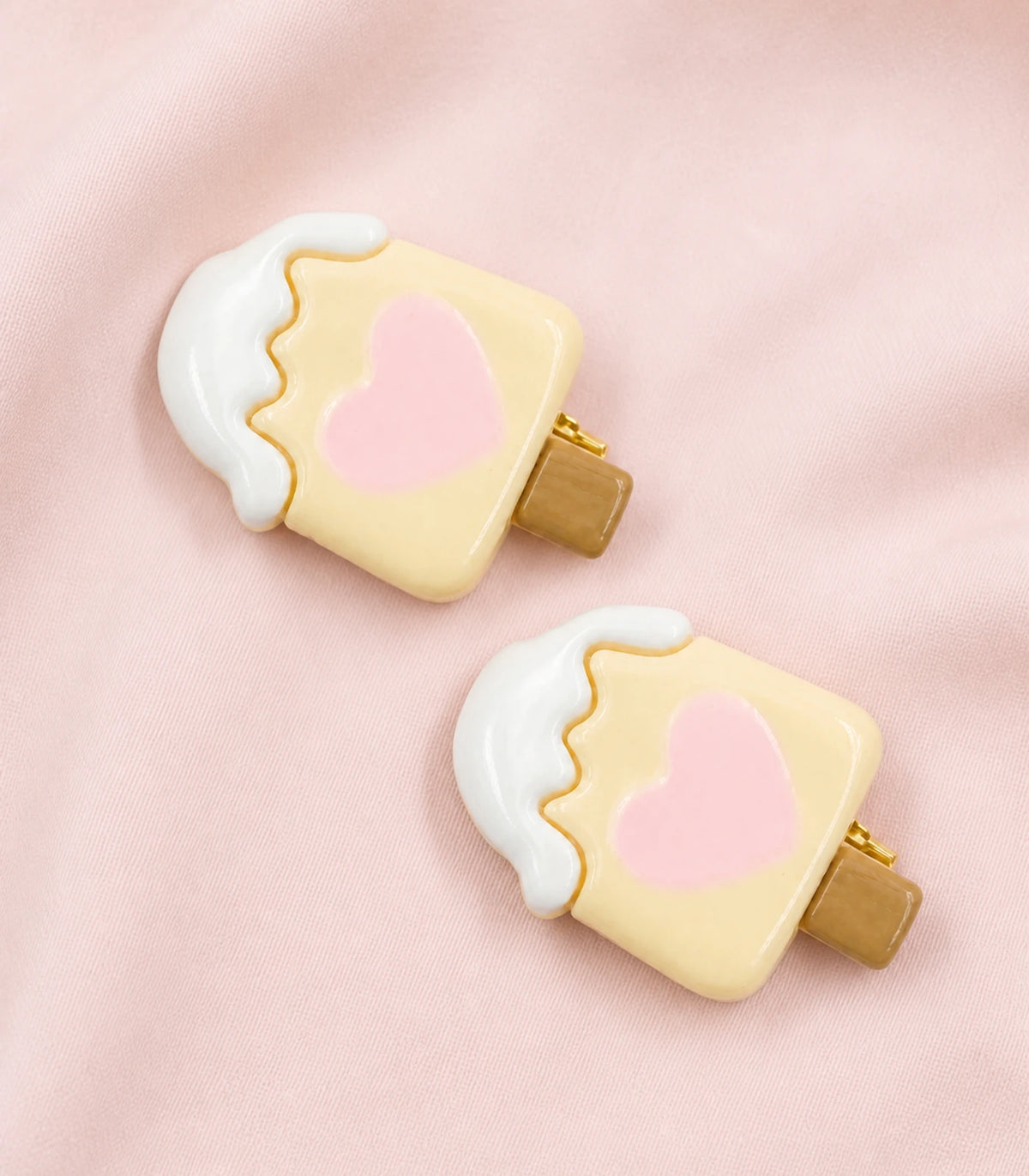 Close-up of the Cream Heart Popsicle Clip Pair details