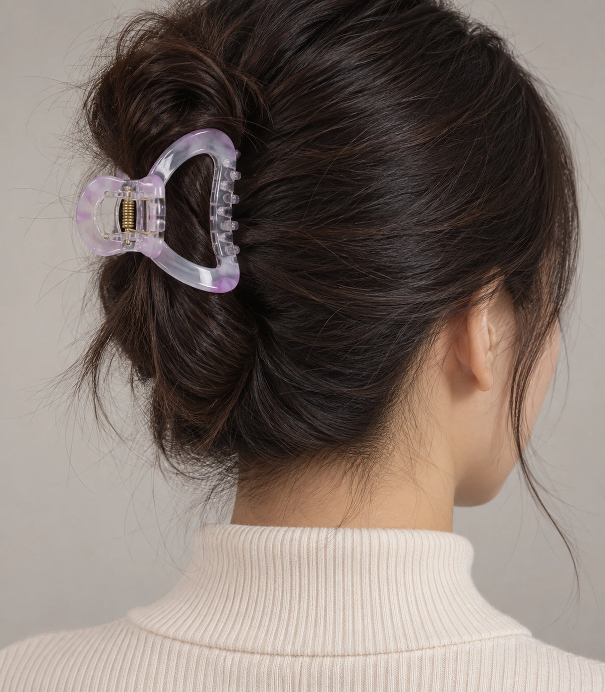 JIMIKI Marbled Heart Hair Claw Clips in Lavender, model wearing view #color_lavender