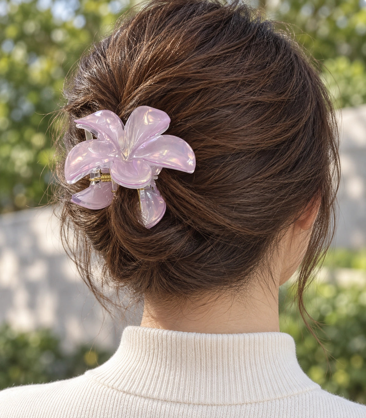 JIMIKI Iridescent Five Petal Flower Hair Claw Clips in Lavender / Pink, editorial model view #color_lavender / pink