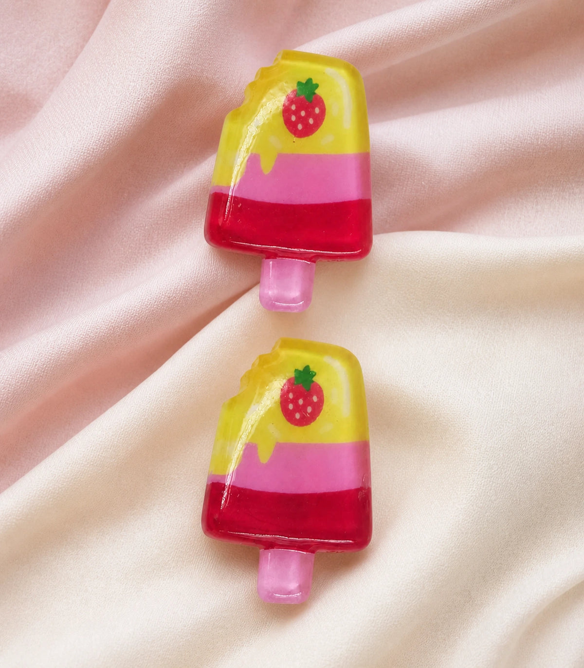 Close-up of the Layered Strawberry Popsicle Clip Pair details