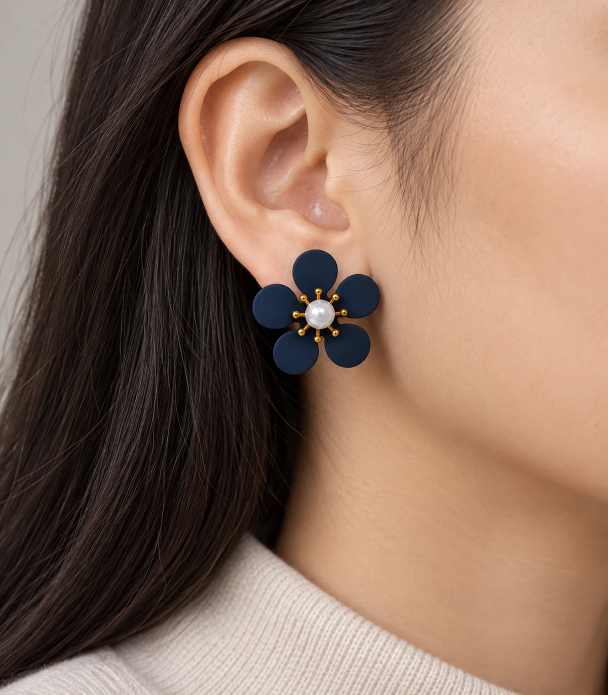JIMIKI navy five-petal flower stud earrings with pearl-effect centre, flower stud worn on the earlobe #color_navy