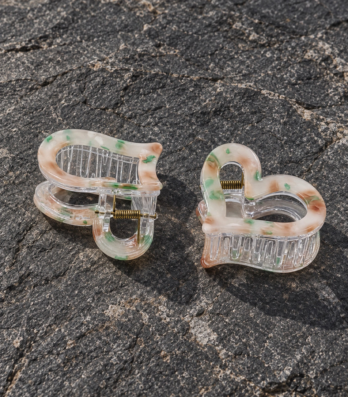 JIMIKI Marbled Heart Hair Claw Clips in Peach / Green, editorial flat lay #color_peach / green