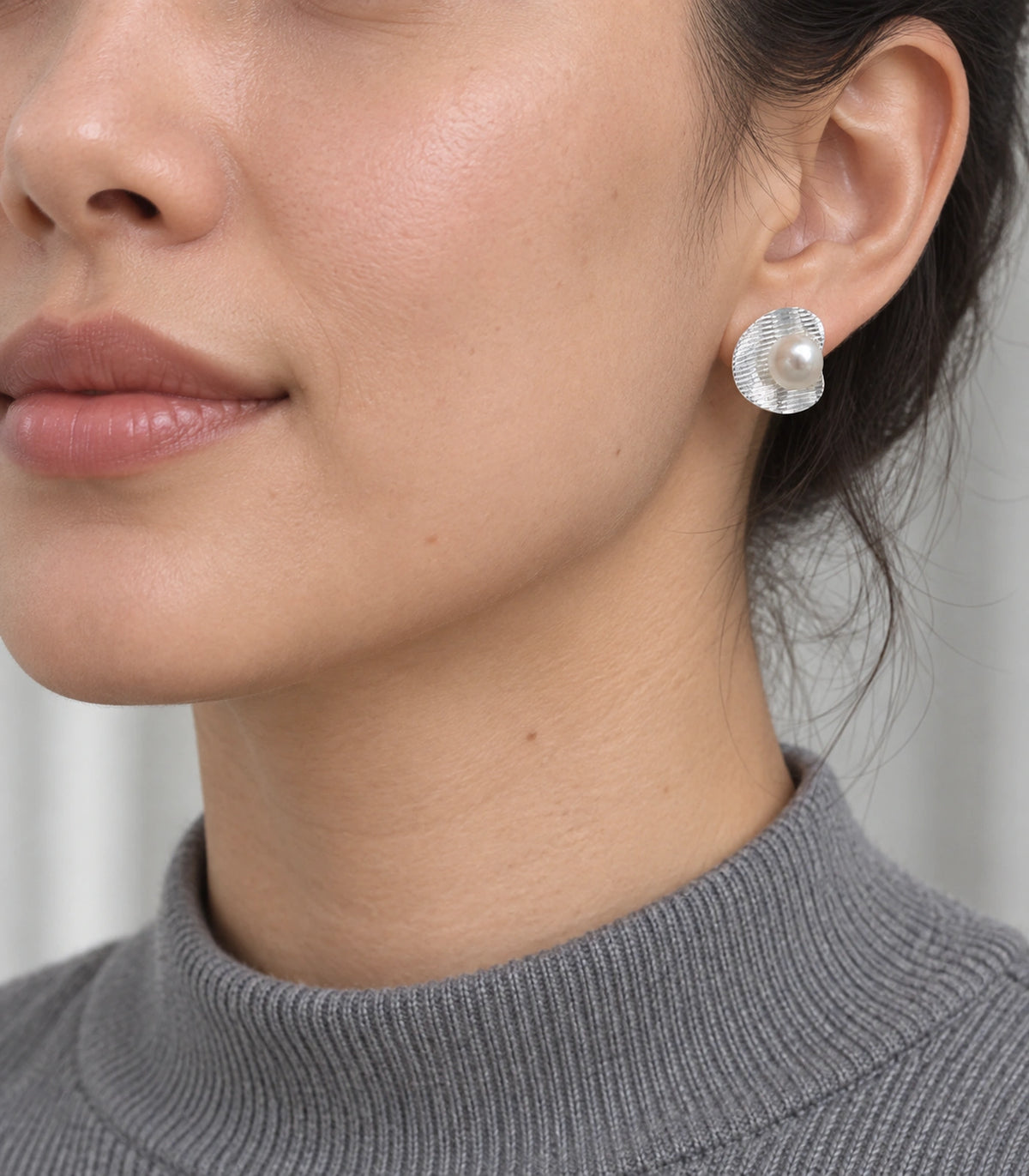 JIMIKI Ribbed Curved Disc Pearl Stud Earring Pair in Silver tone / White, model wearing view #color_silver tone / white